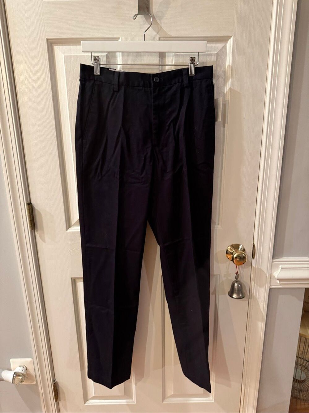 IZOD Men’s Black Flat Front Straight Fit Chino Pants sz 30/32 NWT